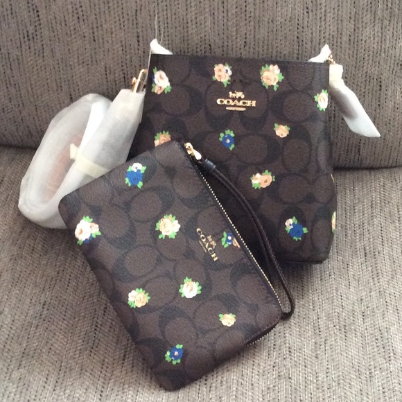 Authentic Coach Bucket Bag & Wristlet Mini Roses - Picture 1 of 7